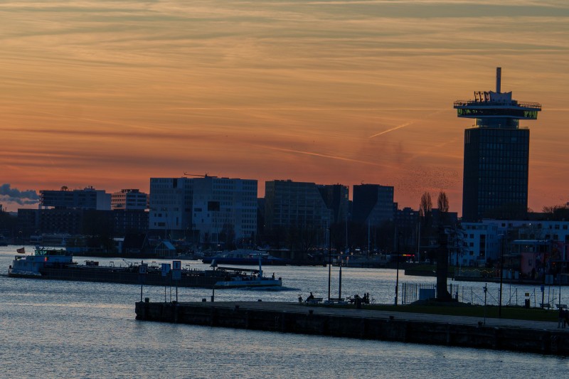 Zonsondergang boven het IJ
